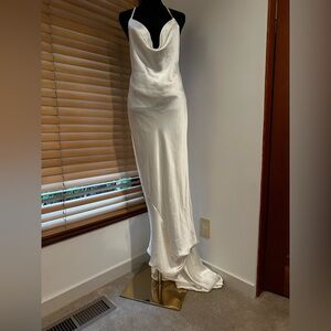 Norma Kamala - Elegant White Satin Gown s/36